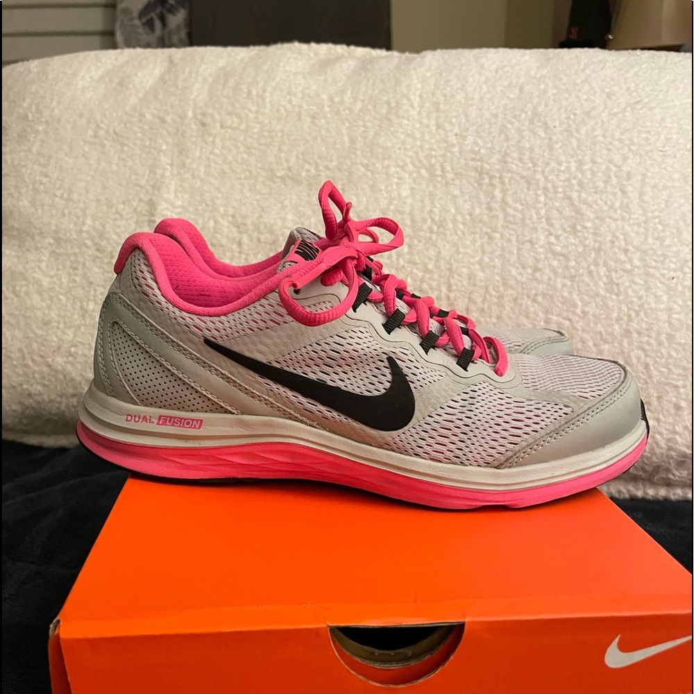 Nike dual fusion run 3 grey and pink new never worn